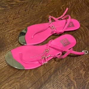 Dolce Vita bright pink flip flop sandals size 8